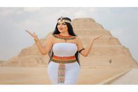 407643173-134729-egypt-pyramids-photography-session-model-2_770x434