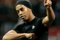 نجم البرازيل "رونالدينهو " يتألق فى لعبة جديدة