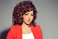 المطربة الشعبية " بوسى" تلقن زوجها علقة ساخنة