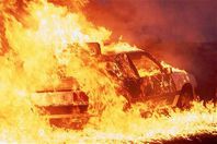 تفحم تاكسي ودراجتين بخاريتين في حريق بمحطة وقود بالمنيا