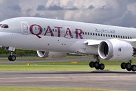 انفجار بمحرك طائرة قطرية يجبرها على الهبوط بـ"إسطنبول"