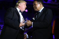 سر اللكمة التاريخية من كلاي لترامب