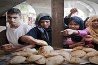 حقيقة تخفيض حصص الدقيق المدعم للمخابز 50%