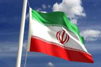 إيرانيون يرفضون رفع العقوبات عن بلادهم