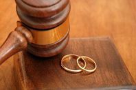 لرفضه العمل.. سيدة تطلب الخلع من زوجها