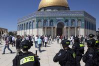  المستوطنون يقتحمون المسجد الأقصى بحماية الشرطة