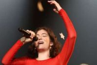 المغنية لورد أرشيفية