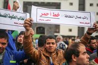 احتجاجات عمال النظافة فى غزة