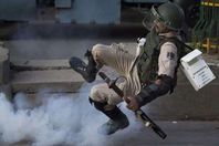 جندي هندي أثناء ملاحقة المسلحين
