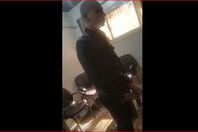 شاهد.. رجل يشعل النار في مصنع لنقله إلي عمل آخر