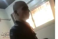 المتهم وهو يدلى بأعترفات أمام ضباط المباحث