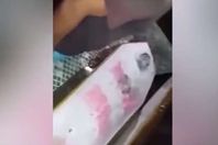 امرأة تظل حية