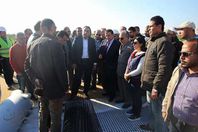 وزير الإسكان خلال زيارة محور 30 يونيو