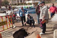 رئيس زفتي ينجح فى احتواء هبوط أرضي على مساحة 14 متر مربع لتأمين المواطنين