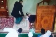 لحظة وفاة إمام مسجد أثناء خطبة الجمعة
