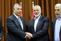 مدير المخابرات السابق مع قيادات حماس