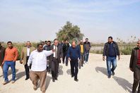 محافظ المنيا يتفقد مزوارع سمكية 
