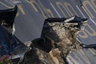 انهيار أرضى بموقع خط مترو بالصين