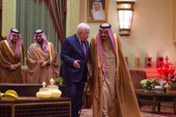 الملك سلمان وأبومازن