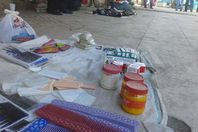 بيع أدوات تجميل على الأرصفة