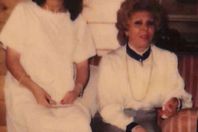 رغد صدام مع والدتها