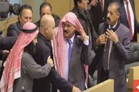 اشتباكات بين النواب بالبرلمان الأردني