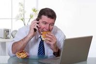 تناول الطعام باليد 

