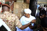 عمر البشير الرئيس السوداني السابق