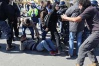 اشتباكات بين الأمن والمتظاهرين في لبنان

