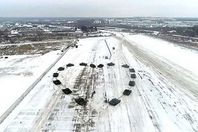 16 دبابة ليخطب فتاة