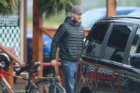 الأمير هاري يتسوق من محلات البقالة في كندا