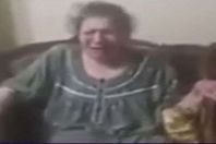 السيدة المسنة الباكية