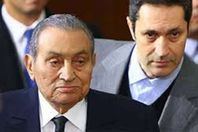 الرئيس الأسبق محمد حسني مبارك و نجله علاء مبارك