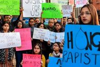 جريمة وحشية.. يحرق فتاة بعد اغتصابها