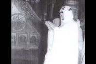 فيديو نادر للملك سود يؤم المصلين في المسجد النبوي