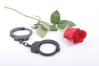 عرض مغر من الشرطة للقبض على العشاق في عيد الحب