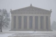 عاصفة ثلجية  في الحديقة المركزية في الولايات المتحدة 
