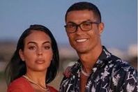 رونالدو وضديقته