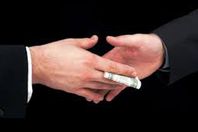 القبض على ضابطين بمباحث الاموال العامة متلبسين بـ "الرشوة"