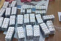 راكبة تحاول تهريب أقراص مخدرة داخل طيور مجمدة