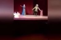 بالفيديو.. لحظة موت راقص على المسرح