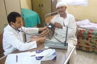 توجيه قوافل طبية للكشف على السجناء والمواطنين