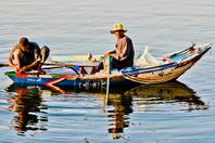 صعق 2 من الصيادين بالكهرباء على يد مجهولين بالمنزلة