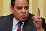 "الأسواني" يستبق ذكرى يناير بتغريدة مثيرة 