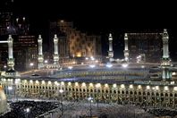 إمام الحرم المكى يطالب الحجاج بالابتعاد عن النزاعات السياسية