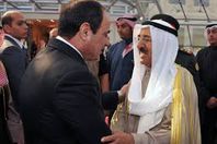 بالفيديو.. «السيسي» يستقبل أمير الكويت بمطار شرم الشيخ