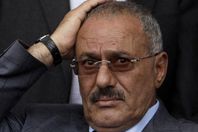 علي عبد الله صالح  يطالب بالسماح له بالسفر