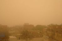 رياح ترابية وأمطار