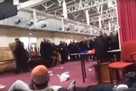 الشرطة أثناء اقتحام المسجد