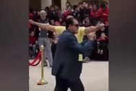 مدير مدرسة المعادى راقص المهرجانات
